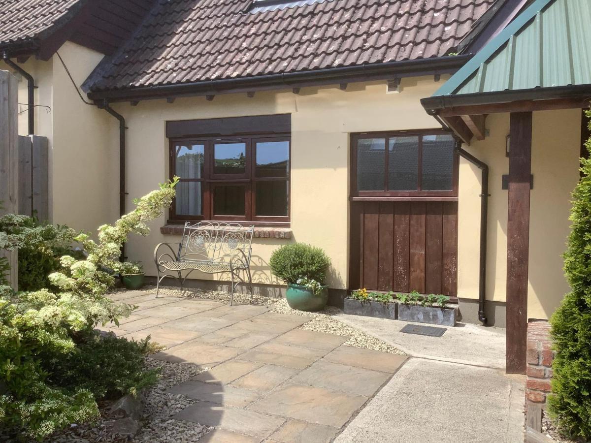 The Forge Vila Winscombe Exterior foto