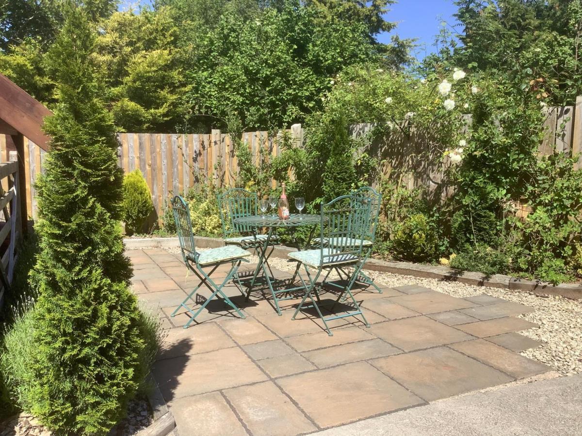 The Forge Vila Winscombe Exterior foto